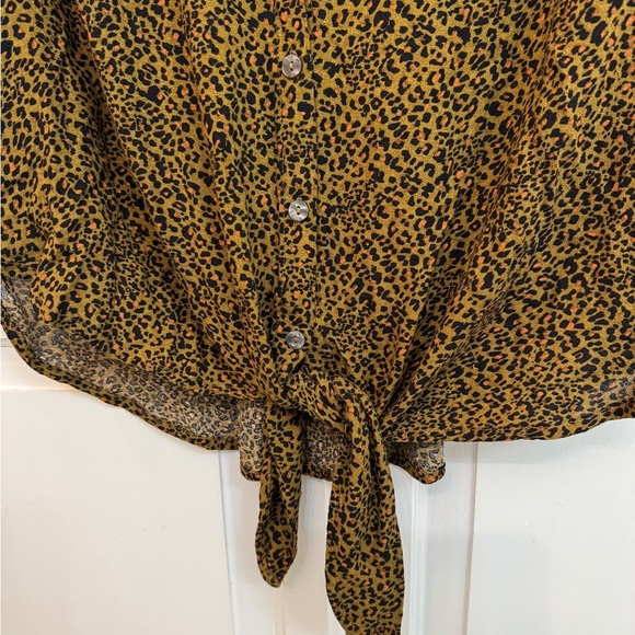Free People Brown Leopard Print Blouse with Tie front. Size M - Picture 7 of 8